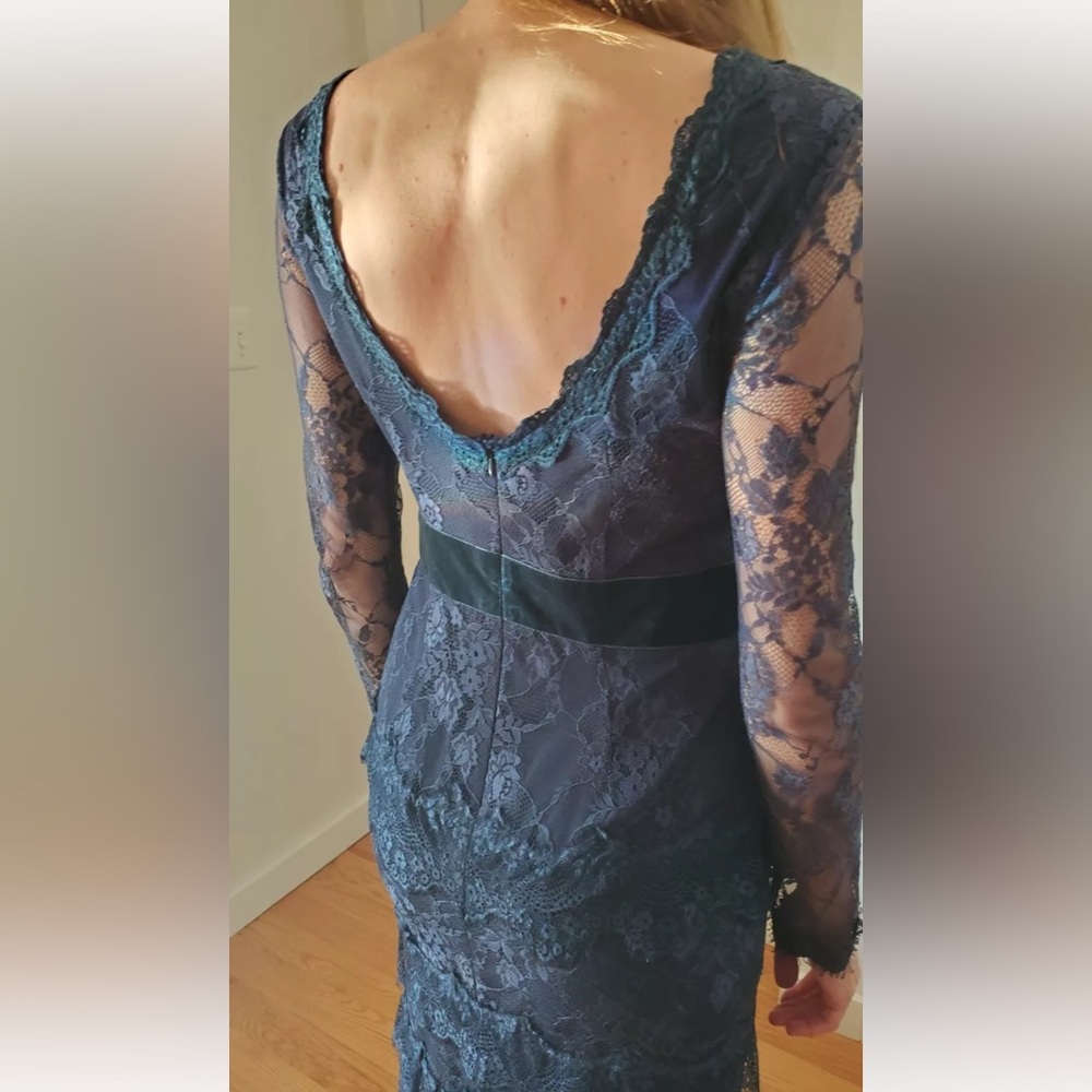 Eleni Viare Long Navy lace open back dress gown, Size M, $399 - Picture 4 of 8